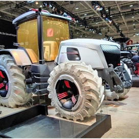 Tulevaisuuden traktori on nykyistä ilmastoystävällisempi. Renkaat ovat hiilineutraalit.