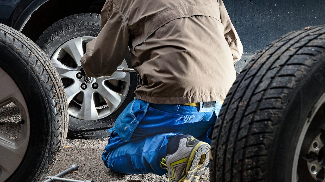 Ennen renkaanvaihtoa kannatta tarkastaa renkaiden sekä vanteiden kunto.