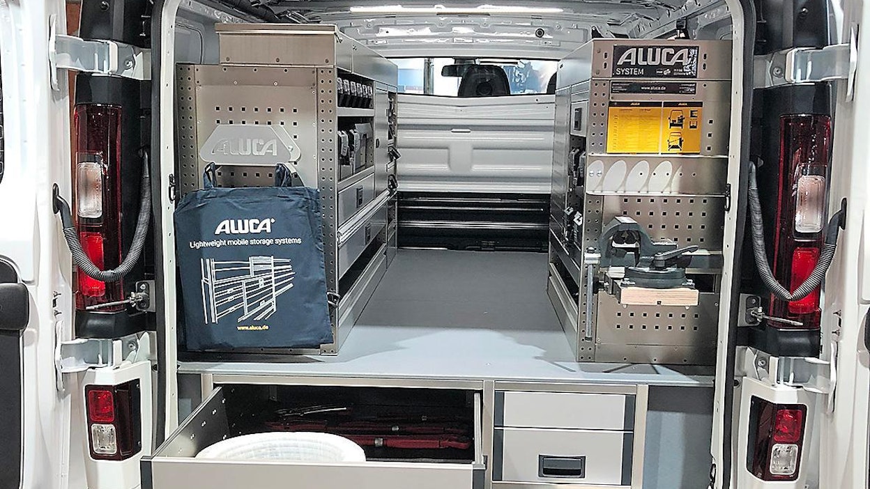 Alucan hyllykalusteet on tehty kokonaan alumiinista, minkä ansiosta kalusteet syövät vähemmän auton kantavuutta. Pakettiautoonkin voidaan toteuttaa tuplalattia, jonka vetolaatikoihin on helppo sijoittaa tilaa vievät ja raskaat työkalut.