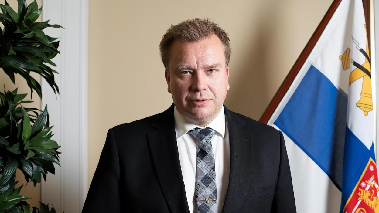 "Venäjän uhka ei nyt kohdistu Suomeen. Rajoillamme on rauhallista", puolustusministeri Antti Kaikkonen (kesk.) sanoi TV1:n Ykkösaamussa.