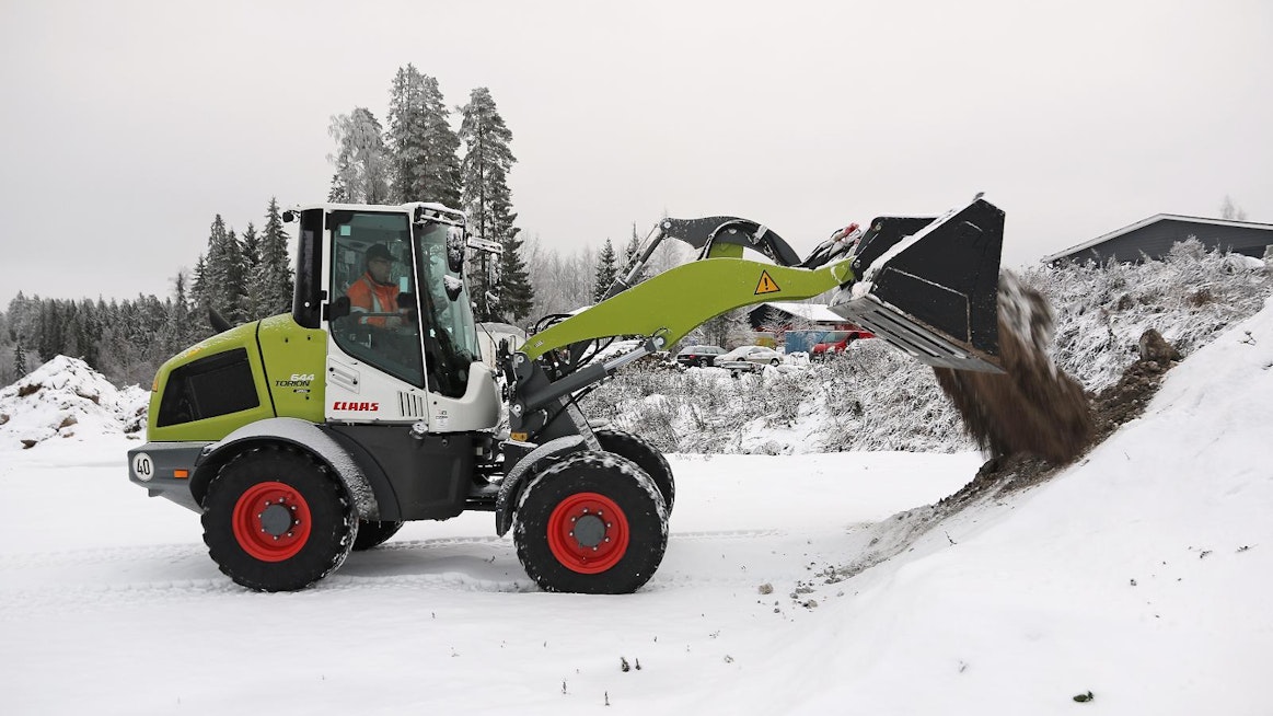 Testikoneena olleen Claas Torion 644 Sinus -pyöräkuormaajan moottoriteho oli 54 kilowattia.