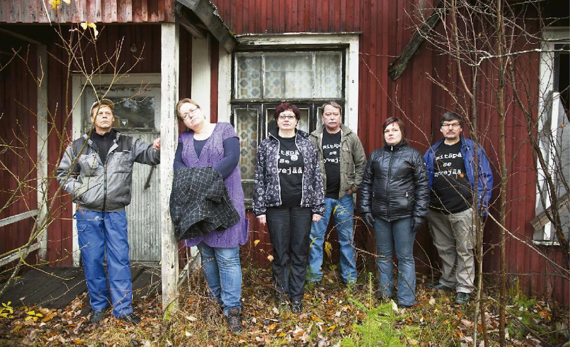 ”Positiivisen ajattelun kurssit ovat puppua. Pessimismiin ei tarvita koulutusta, koska se on ihmiselle luontaista”, uskovat ainakin Markku Haapalainen (vas.), Maija Saviniemi, Liisa Holappa, Johan Heino, Liisa Oikarinen ja Arto Korkatti.