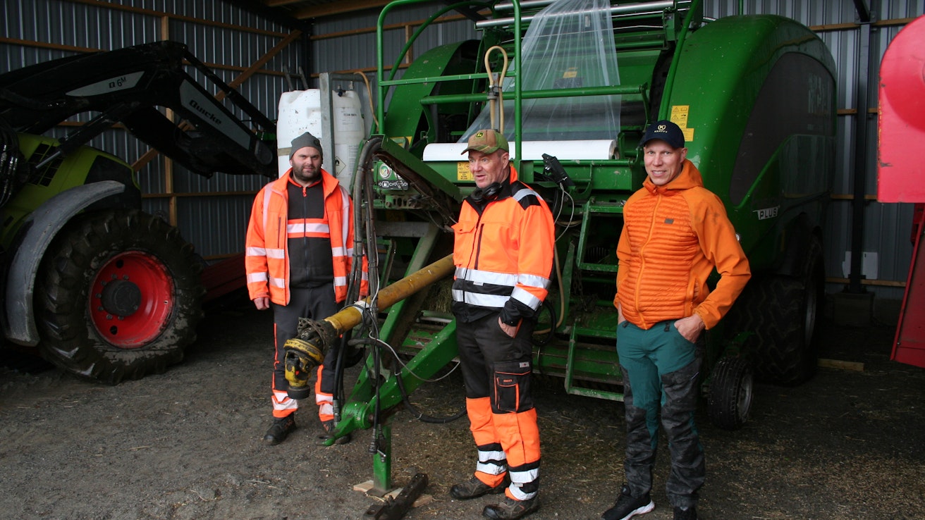Anssi Parikan (vas.), Tuomo Grönmanin ja Tuomo Haikosen muodostama isäntäkolmikko harjoittaa maataloutta tiiviissä yhteistyössä. 