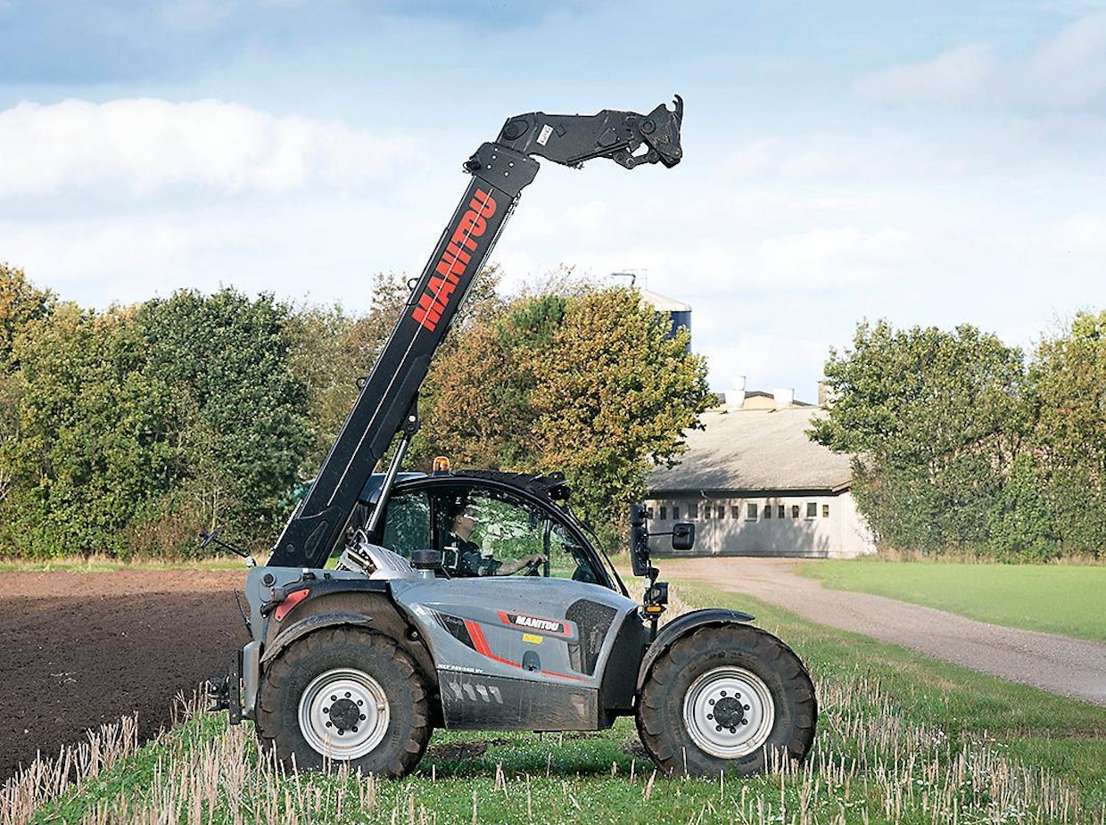 Manitou MLT 741-140 V+: Manitoun laatuvaikutelma ohjaamossa ja työskenneltäessä on hyvä, mutta mittaustulokset olivat vähemmän vakuuttavia. Totesimme erikoisen kuormausvivun hyväksi ratkaisuksi. Koneessa on lisäksi keskimääräistä enemmän automatisoituja toimintoja ja ohjelmointimahdollisuuksia.