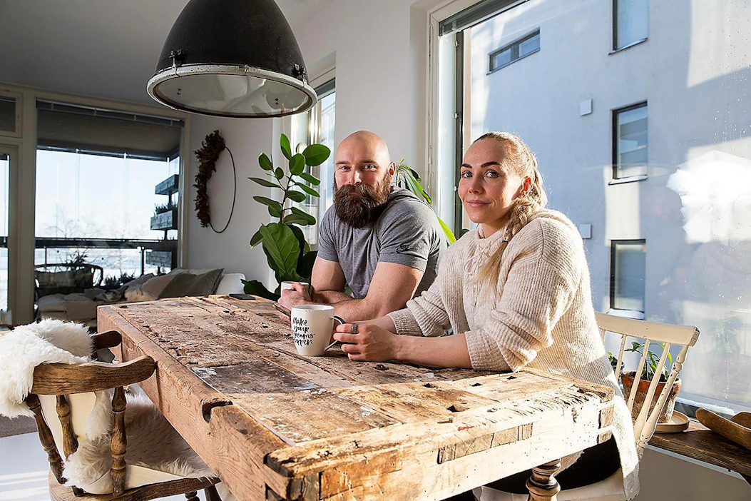 Björn Kullberg ja Mia Tiitta ovat jo pari vuotta etsineet vanhaa maatilaa läntiseltä Uudeltamaalta, mieluiten Inkoosta, mistä Kullberg on kotoisin.