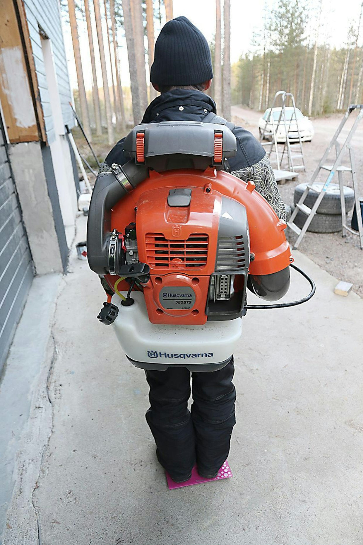 Testaajat havainnoivat, että Husqvarna on yllättävän meluisa.