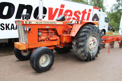 Koneviestin maskottina Rauta ja Petrooli -näyttelyssä oli yksi Mommilan kartanoon keväällä 1965 ostetuista kolmesta Allis-Chalmers D21-suurtraktorista. Jokaisen mukana tuli 7-siipiset aurat, 9-metrinen lautasäes ja 3-teräinen syvämuokkausjankkuri. Massaltaan 4,3-tonnisten Alliksien alkuperäisten 7 litran ja 117 hv:n kuutosmoottoreiden jälkiturbotus ei onnistunut, tilanne korjaantui uusilla 140 hv:n tehdasturbomoottoreilla. Keskon koetilallekin tuli yksi D-21, mutta muualle Eurooppaan niitä ei tiettävästi tuotu. Kaikki neljä jenkkijättiä ovat vielä hyvässä kunnossa, tämän traktorin omistaa Seppo Piki. (Riihimäki)