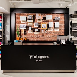 Vaikka Finlaysonin kaikki yli 25 myymälää eri puolella Suomea, menivät maaliskuussa kiinni, se ei ole näkynyt verkkokaupan myynnissä.