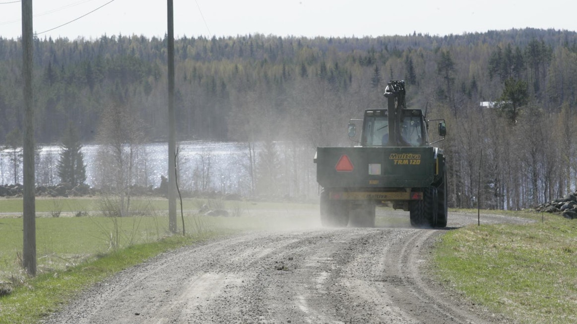 Soratiet ovat monessa pitäjässä vaikeiden keliolosuhteiden jäljiltä huonossa kunnossa.