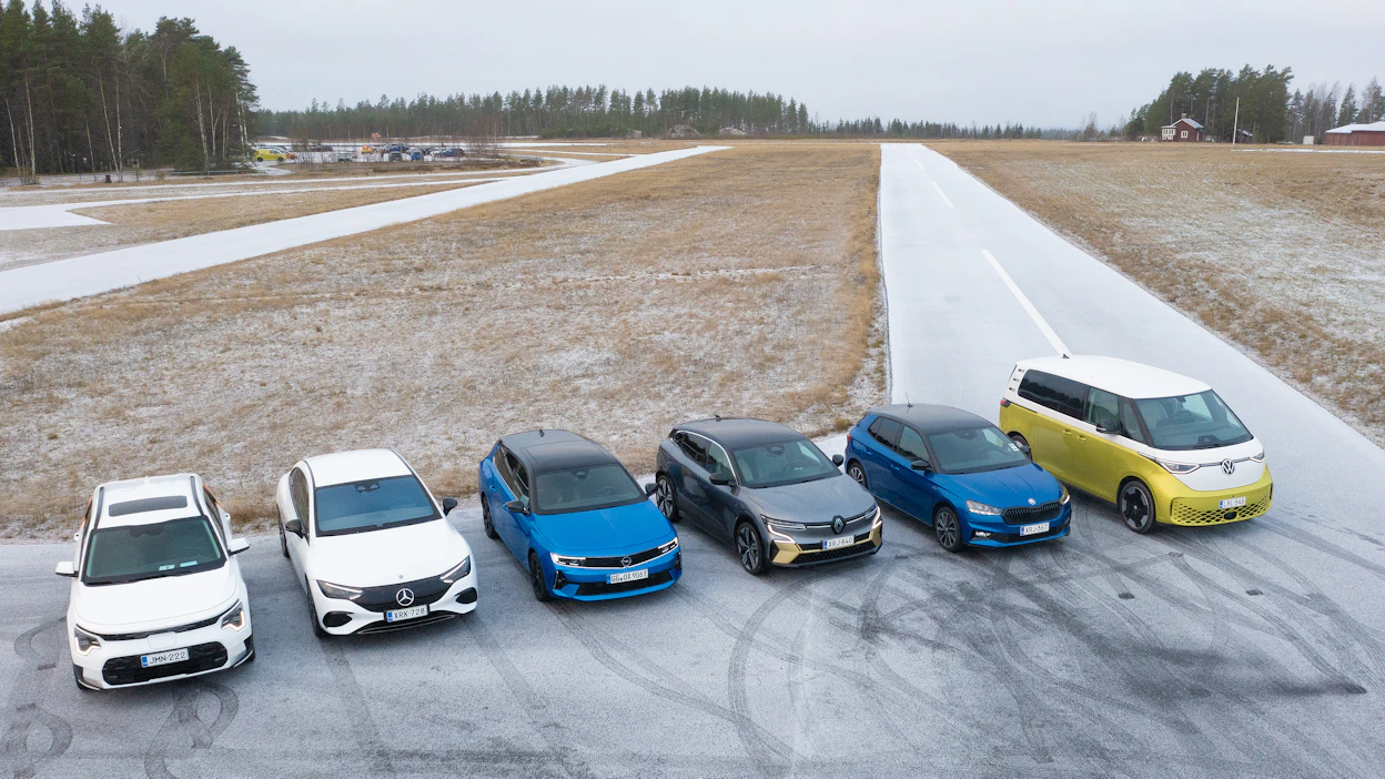 Vuoden Auto -kisan voitosta kisaavat finaaliin ylsivät tänä vuonna Kia Niro, Mercedes-Benz EQE, Opel Astra, Renault Megane E-Tech Electric, Škoda Fabia ja Volkswagen ID. Buzz.