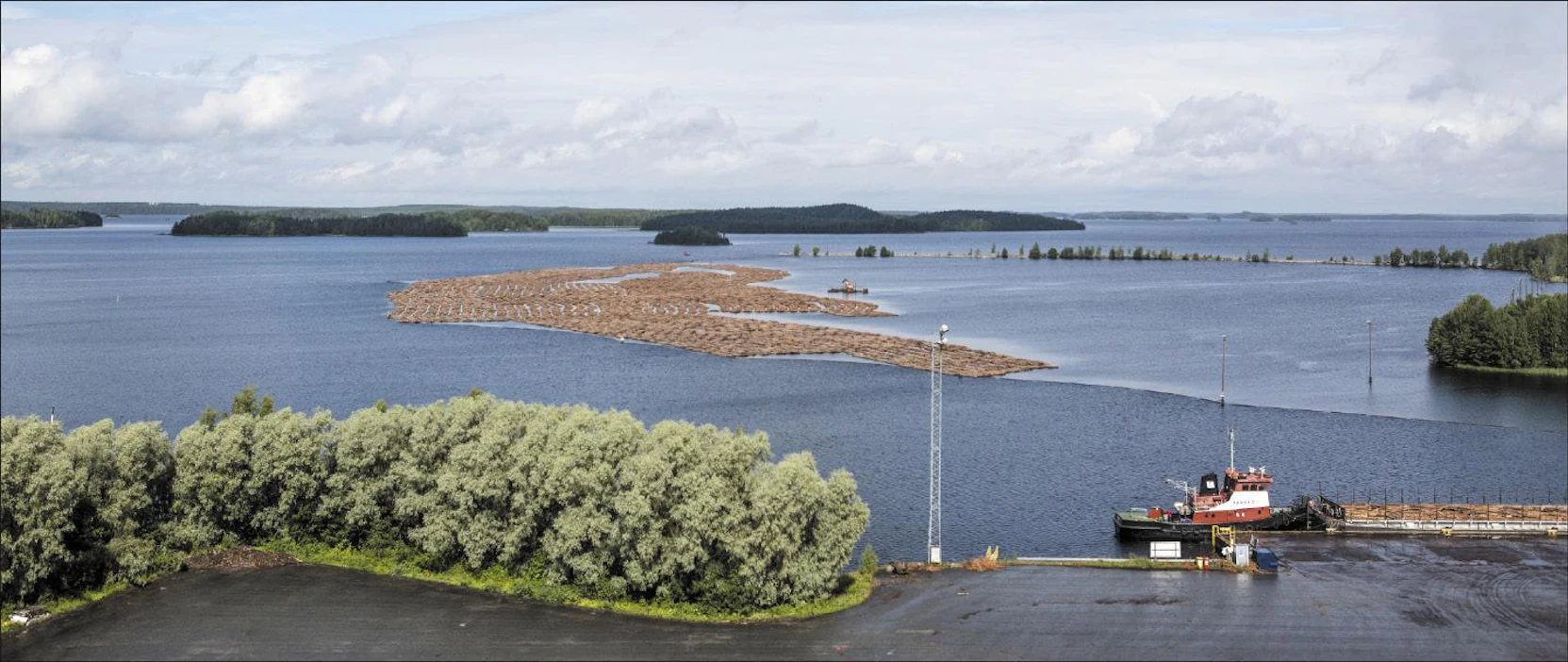 Metsä Fibren sellutehtaalle Joutsenoon tuli puuta nippu-uittona viime vuonna 230 000 kuutiometriä. Tänä vuonna määrä pienenee. Ville-Petteri Määttä