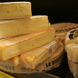 Puolet suomalaisten syömästä juustosta on tuontitavaraa.