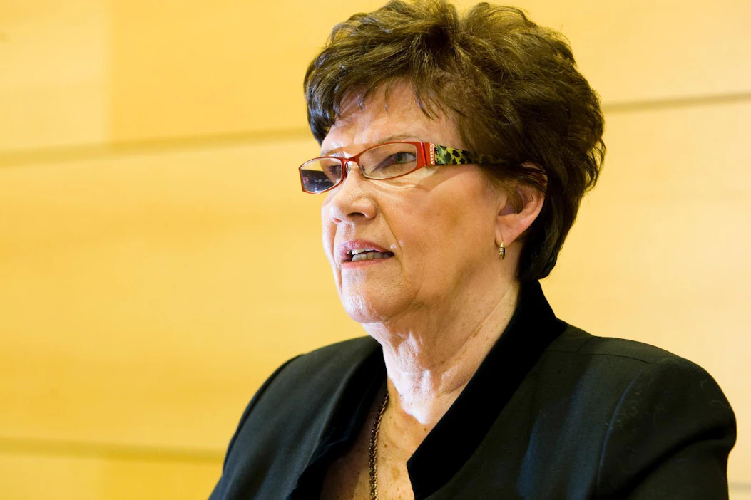 Sirkka-Liisa Anttila on tyrmistynyt suurten yritysten johtajien palkkojen ja bonusten kehityksestä vaikeana taloudellisena aikana.