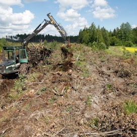 Metsää häviää Suomessa noin 10 000 hehtaaria vuodessa. Suurin osa siitä raivataan muuhun käyttöön kuin pelloksi.