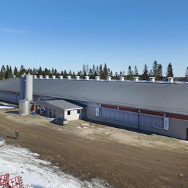 Isoahojen navettarakennuksesta Kokkolan Ullavassa pitää maksaa kiinteistöveroa 18 450 euroa.