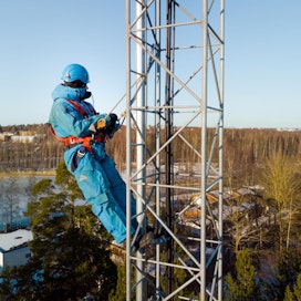 Monien tukiasemamastojen tekniikkaa päivitetään lähivuosina, kun mobiilioperaattorit rakentavat 5G-verkkoa. Operaattorit rakentavat valokuitua maaseudulle, mutta iso osa siitä on mastojen välillä. Vuoden 2020 lopussa 5G-tukiasemia oli Suomessa noin 3 000.