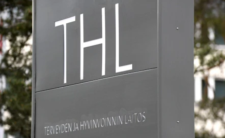 Koronavirukseen liittyviä kuolemantapauksia on raportoitu Suomessa 293 THL:n eilisten tietojen mukaan. LEHTIKUVA / HEIKKI SAUKKOMAA