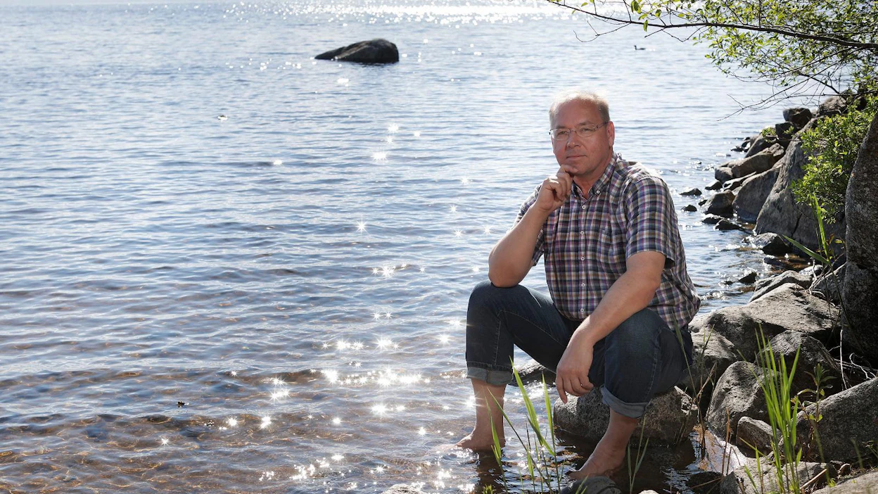 "Suljetulla alueella riski saada tartunta on suurempi kuin Keitele-järven rannalla", yrittäjä Turo Tiililä sanoo.