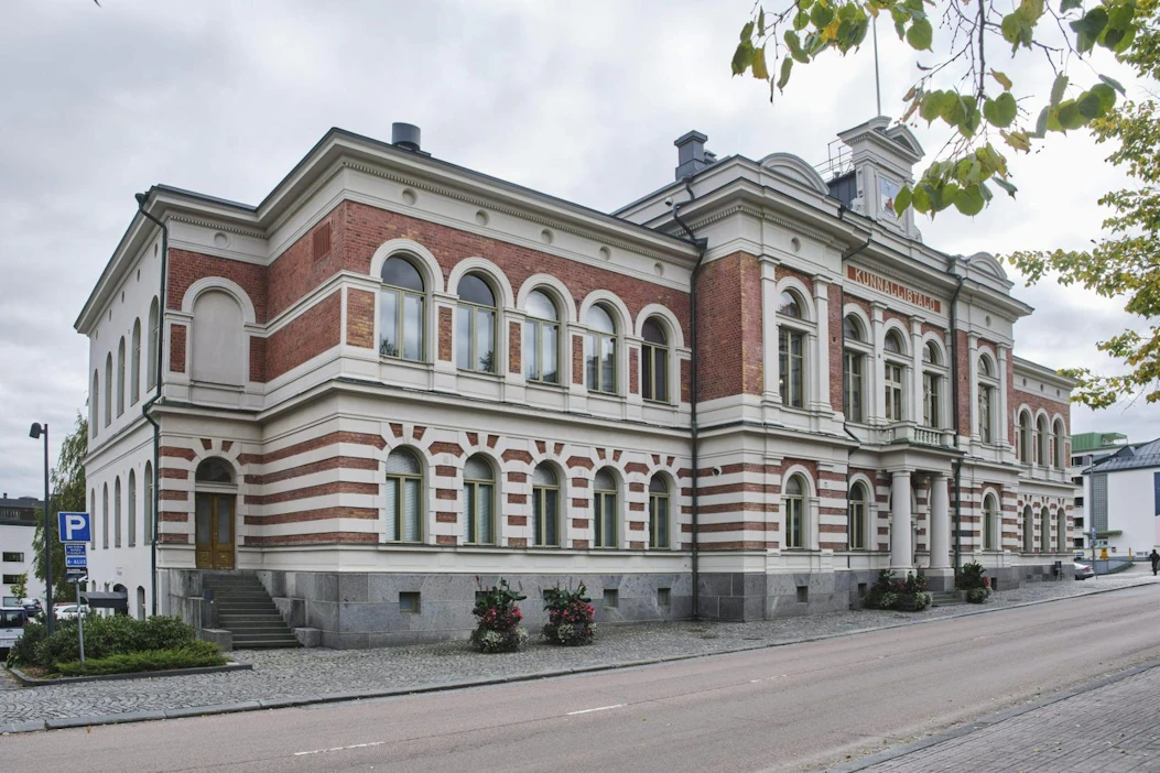 Jyväskylässä ilmenneiden salmonellatapausten määrä on noussut lähes 450:een. Kuvassa Jyväskylän kaupungintalo.