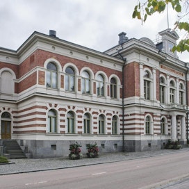Jyväskylässä ilmenneiden salmonellatapausten määrä on noussut lähes 450:een.  Kuvassa Jyväskylän kaupungintalo.