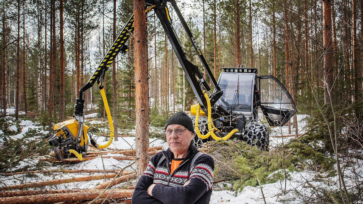 Kun metsä jätetään ensiharvennuksessa tavallista tiheämmäksi, tarkoittaa se puustolle yhtä harvennuskertaa enemmän yleiseen käytäntöön verrattuna, Vesa Hämäläinen sanoo.