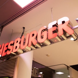 Hesburgeria pyörittävän Burger-In Oy:n hallituksen puheenjohtajan Heikki Salmelan mukaan kotimaisia kasviproteiineja on tarjolla melko vähän sellaisessa muodossa, jossa pikaruokaketju niitä tarvitsee.