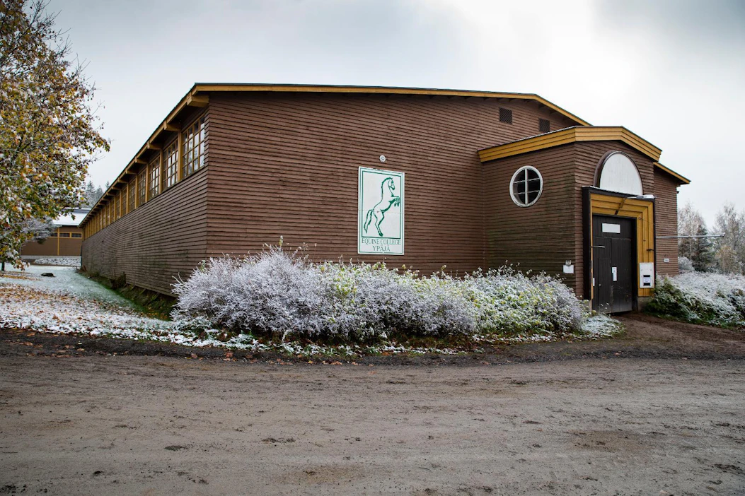 Hevosurheilun valmennuskeskus toimii ratsastusurheilun lajivalmennuksessa yhteistyössä Suomen ratsastajainliiton ja maajoukkuevalmentajien kanssa.