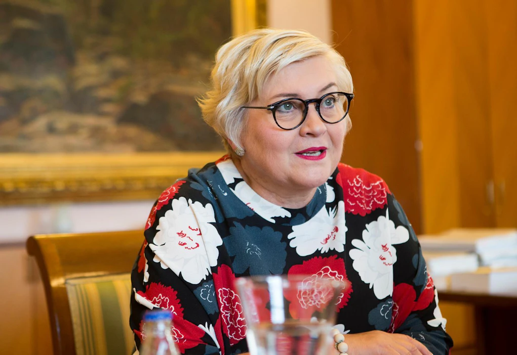 Keskusta esittää Matti Vanhaselta vapautuvalle puhemiehenpaikalle Anu Vehviläistä.