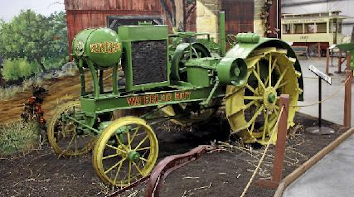 Waterloo Boy -traktoreiden valmistus alkoi vuonna 1912. Parhaiten myi viisi vuotta myöhemmin markkinoille tullut 2-vaihteinen N-malli. Seuraavana vuonna Waterloo Gasoline Engine Company fuusioitiin John Deereen. 2-sylinteristä 25 hv:n Waterloo Boy N:ää tehtiin vuoteen 1924 mennessä 21 392 kpl.