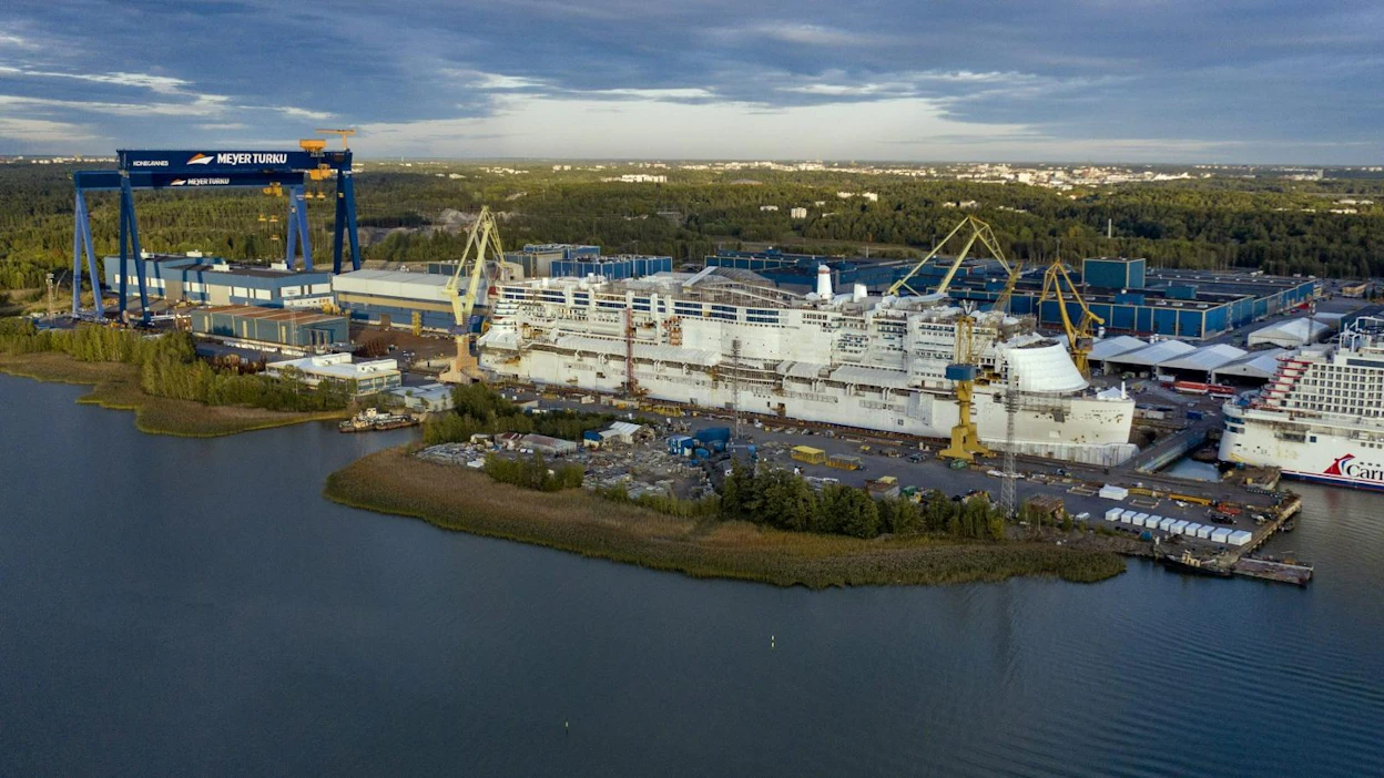 Meyer Turku on perustellut irtisanomisia koronakriisillä, joka on muuttanut risteilymarkkinoita ja laivanrakennusteollisuutta dramaattisesti. EHTIKUVA / RONI LEHTI