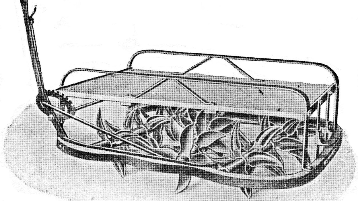 Uusikaarlepyyn Markbyn kylässä vaikuttaneen Karl Lundqvistin muotoilemista teräristikoista ja Mustasaaren Västerhankmossa asuneiden viljelijöiden Johannes Sandin ja Anders Forsbergin kehittämästä akselikulmien säädöstä syntyi Hankmo-äes. Vuodesta 1911 lähtien valmistuksesta vastasi Pietarsaaren Konepaja Oy, josta vuonna 1937 tuli osa Wärtsilä-konsernia.