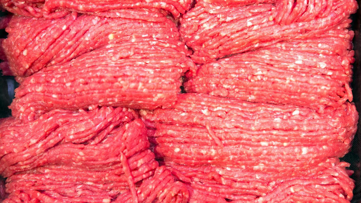 Valmiiksi jauhettu liha kehotetaan aina kuumentamaan läpikypsäksi, vaikka kyseessä olisi naudanliha.