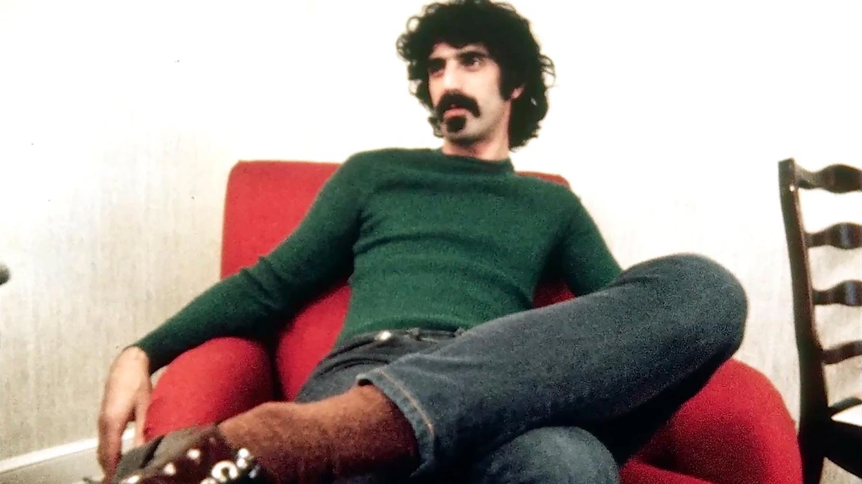 Yhdysvaltalainen Frank Zappa uskalsi olla myös poliittinen. Tšekkoslovakiassa hän oli rockin ja vapauden symboli, joka nimettiin myös hallituksen kulttuuri- ja kauppaedustajaksi.
