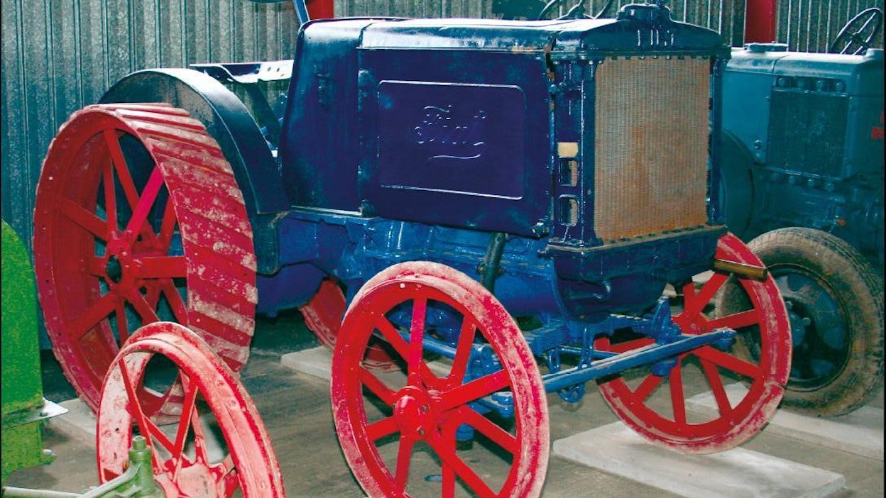 Fiat 702 -traktoria valmistettiin vuosina  1919–24, Sosieta Anonima Fabbrica Italiana di Automobili Torino Corso Dante, Torino, Italia