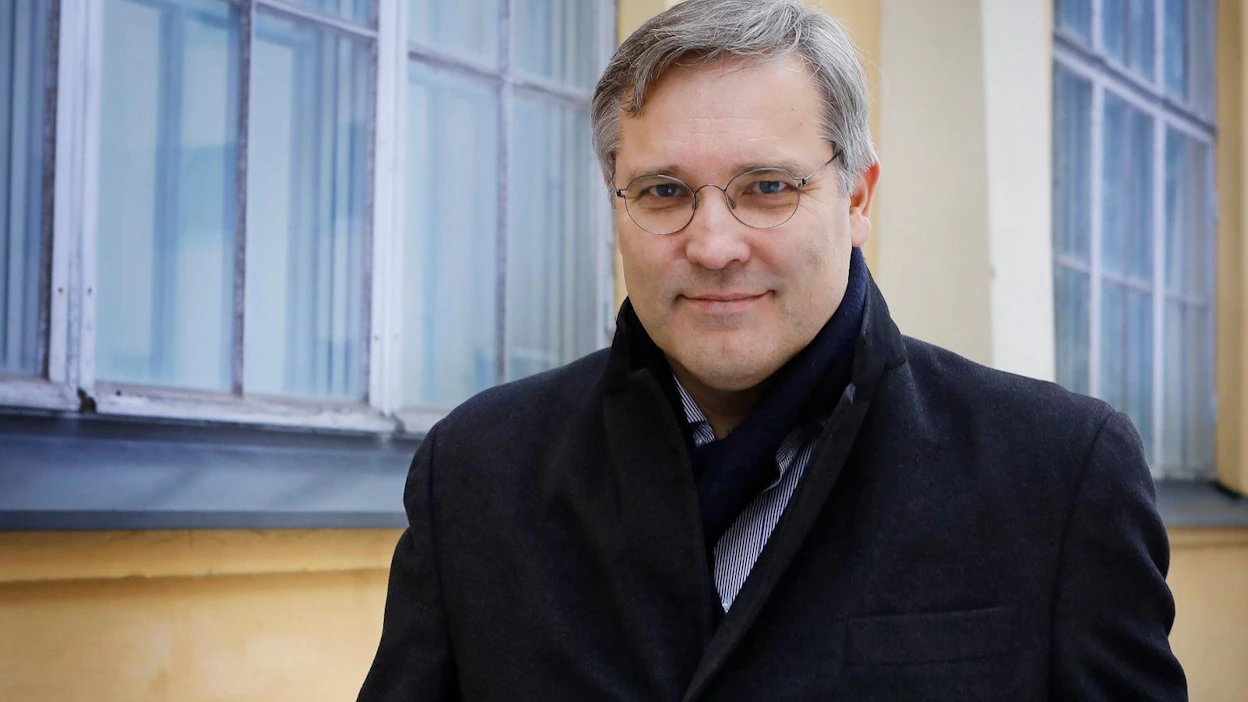 Mikael Pentikäinen patistaa hallistusta tukemaan yrityksiä lisää konkurssiaallon estämiseksi.