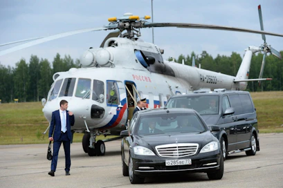 Lehden mukaan naisen sähköpostiin oli tullut tekstiä poliisin viestiketjusta, jossa keskusteltiin muun muassa Putinin helikoptereiden saapumisen tarkasta kellonajasta.  LEHTIKUVA / MIKKO STIG