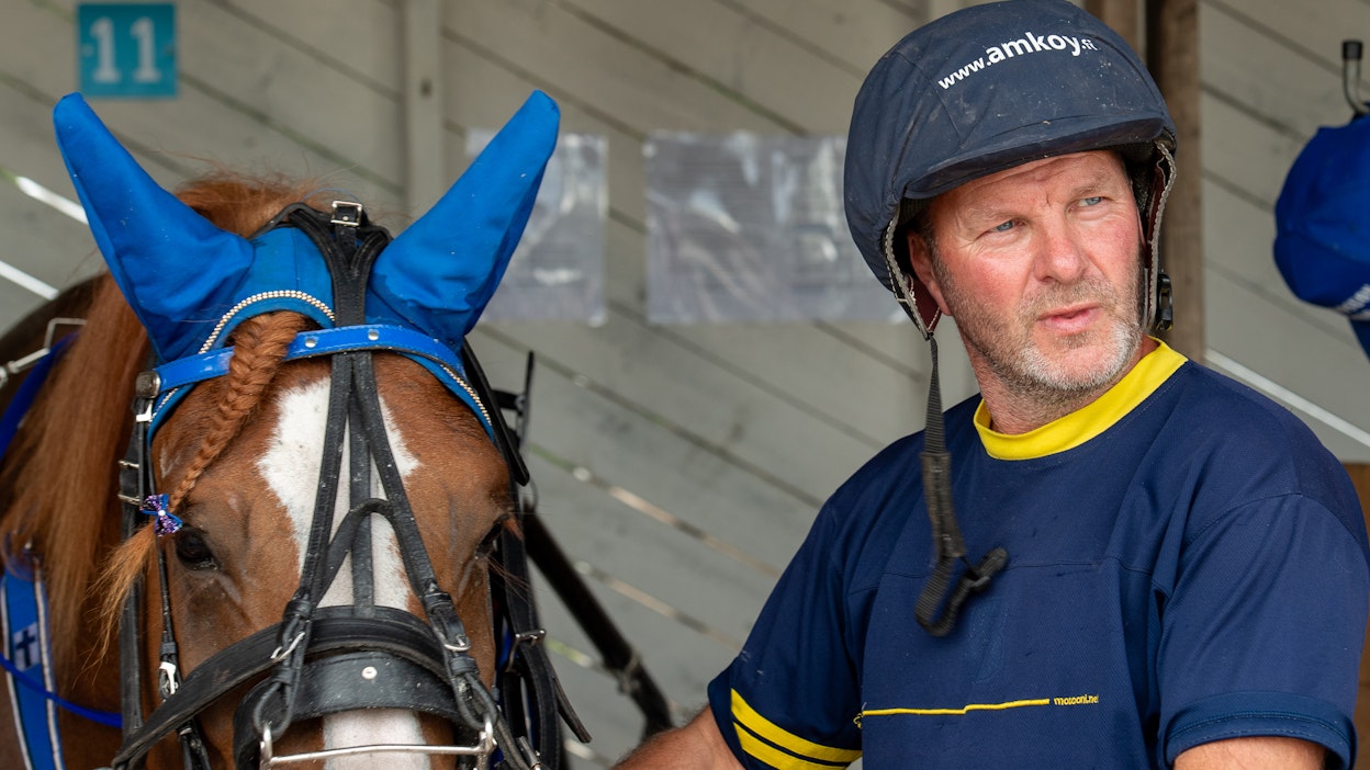 Kahdeksanvuotias Kukkarosuon Kurko on startannut 81 kertaa, joista voittoja on kertynyt 18. Rahaa ori on juossut noin 97 000 euroa.