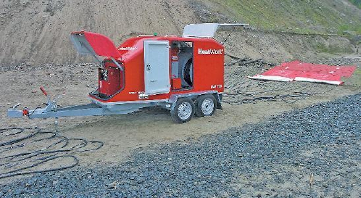HeatWork Finland Oy esitteli uudentyyppistä roudansulatusmenetelmää Metkossa. Autolla siirrettävässä perävaunussa on 70 kilowatin öljypoltin, jonka lämmittämä neste pumpataan kiertämään noin 650 metriä pitkään letkuun. Kerrallaan saadaan sulamaan 200–300 neliön suuruinen alue. Vuorokaudessa sulaa routaa noin 30–40 senttiä. www.heatwork.com. (IS)
