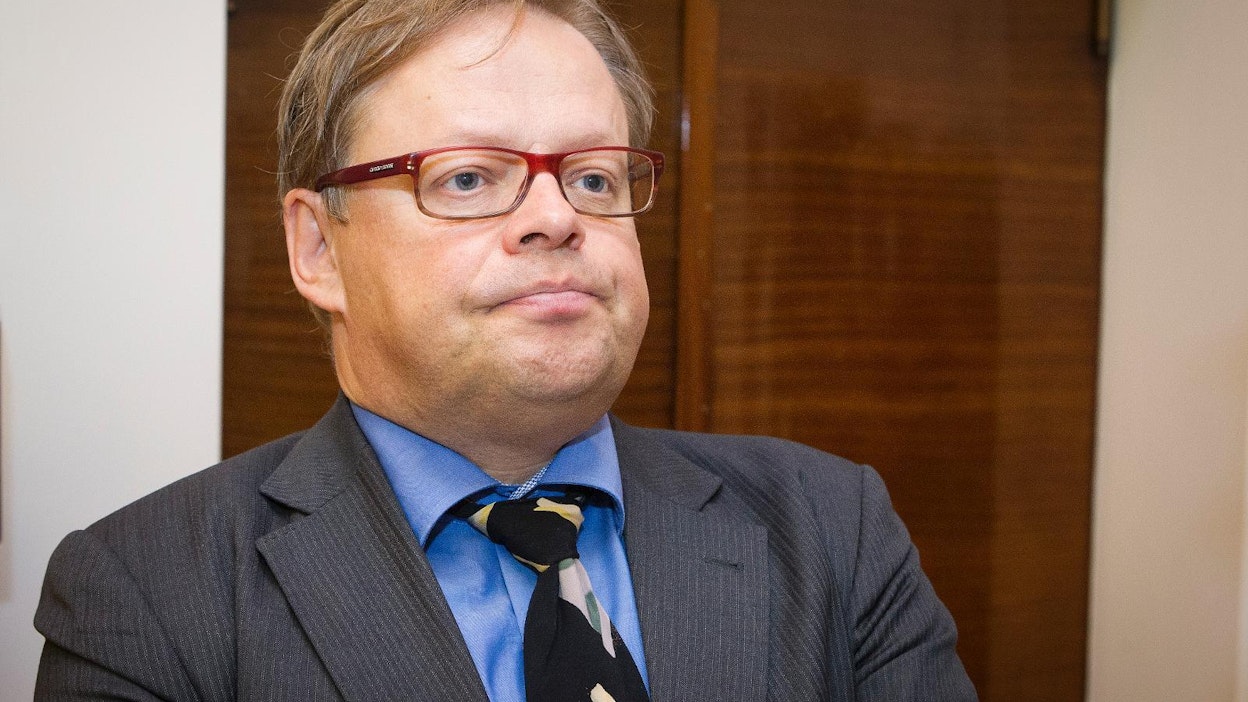 Juhana Vartiainen moittii Twitterissä tukia saavia hevosenomistajia.