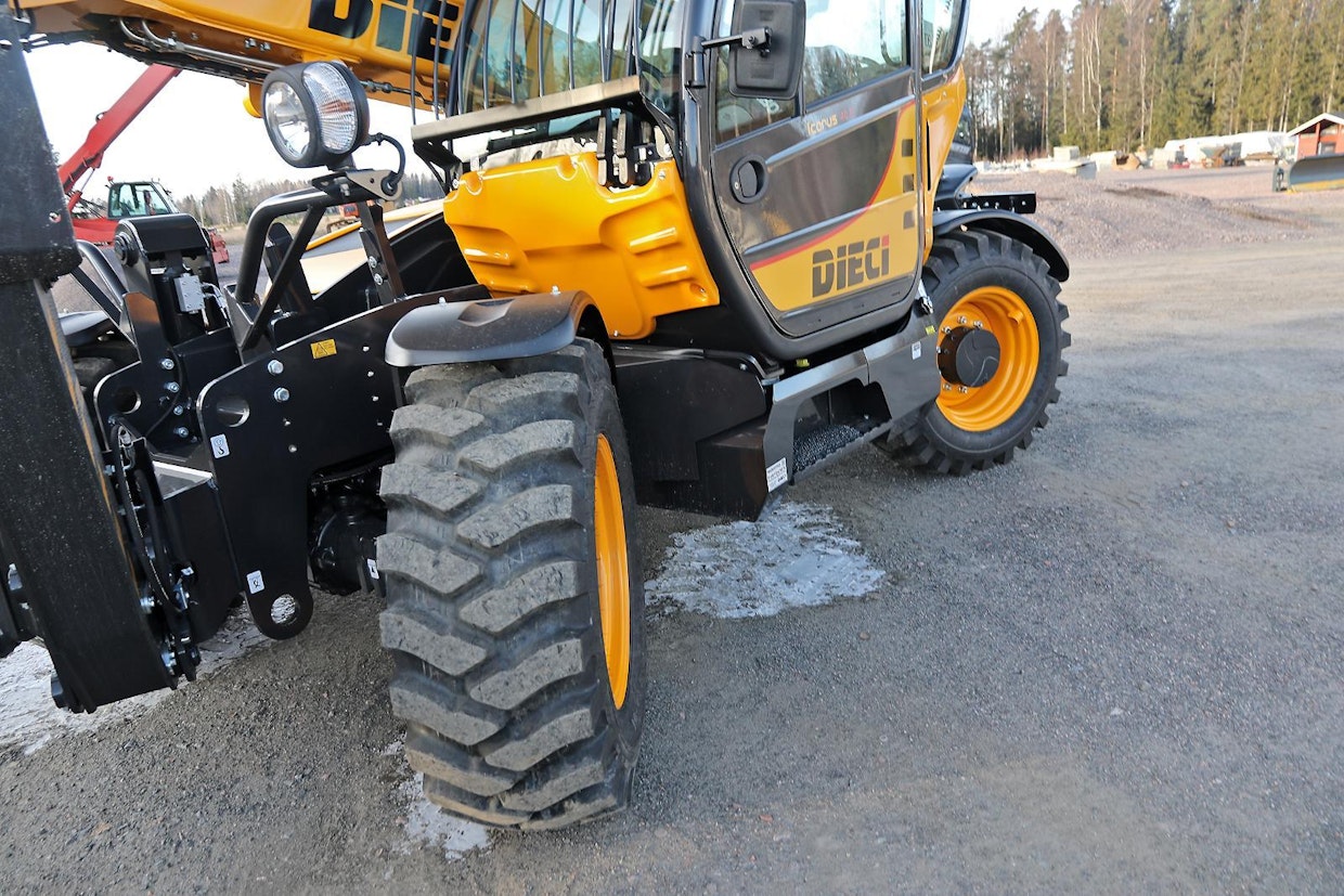 Icarus-kurottajien työpaino vaihtelee mallista riippuen 10,9–14,5 tonnin välillä. Koneet ovat luonnollisesti nelipyöräohjattuja.