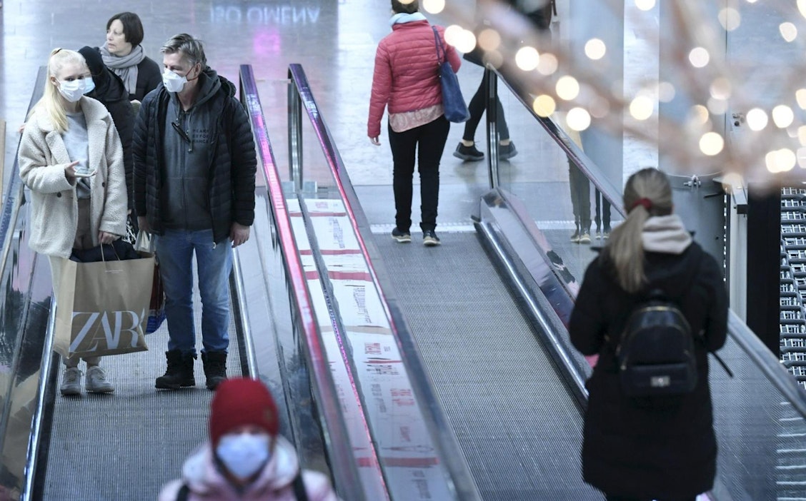 Suomen talous selvisi kaikkiaan koronavuodesta pelkoja vähemmällä. LEHTIKUVA / HEIKKI SAUKKOMAA