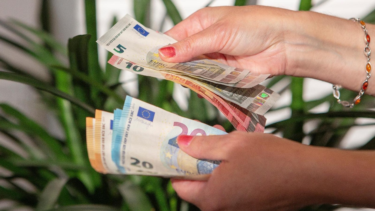 Palkankorotukset toteutuvat keskimäärin 160 euroa pyydettyä pienempinä, kertoo tuore selvitys.