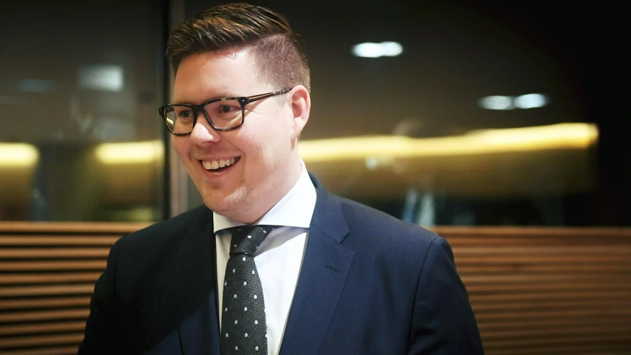Kansanedustaja Antti Lindtman kuvattuna ennen SDP:n eduskuntaryhmän järjestäytymiskokouksesta. LEHTIKUVA / VESA MOILANEN