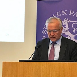 Suomen Pankin pääjohtaja Olli Rehn vastasi myös kysymykseen Euroopan keskuspankin pääjohtajanimityksestä: &quot;EKP:n pääjohtajan tehtävään ei kampanjoida kuten politiikassa.&quot;