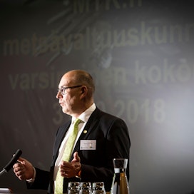 Mikko Tiirola avasi MTK:n metsävaltuuskunnan kokouksen Espoon Hanasaaressa.