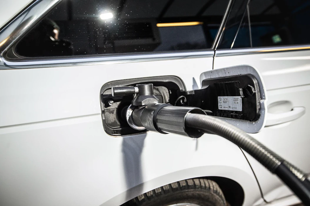 Henkilöautoihin tankataan nykyisin enemmän biokaasua kuin maakaasua. Nyt biokaasun verottomuus ollaan poistamassa.