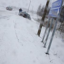 Länsi-Suomen maanteille on luvassa iltapäivällä vaikeita olosuhteita.