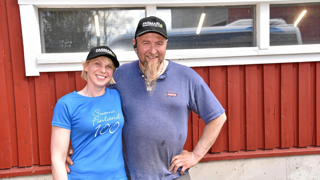 170 lehmän luomumaitotilaa Ilmajoella pyörittävät Maarit Noppa ja Simo Perälä harkitsevat vakavasti tilan yhtiöittämistä. Se helpottaisi vaiheittaista sukupolvenvaihdosta
