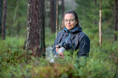 Taru Rantala kuvaa yleensä pitkällä objektiivilla, mikä on varsin harvinaista lähikuviin erikoistuneilla kasvikuvaajilla. Eläimiä Rantala ei halua kuvata, sillä hän ei jaksaisi odotella hiljaa piilokojussa.