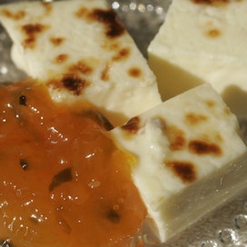 Leipäjuusto kuuluu oleellisena osana suomalaiseen juusto- ja ruokakulttuuriin. Kuvituskuva.